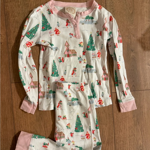 The Beaufort Bonnet Company Other - TBBC The Beaufort Bonnet Company Christmas Hustle and Bustle pjs pajamas size 6